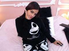 BellaRusso - female with brown hair and  small tits webcam at xLoveCam