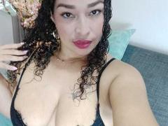 BigCinnamon - female with brown hair and  big tits webcam at xLoveCam