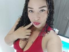 BigCinnamon - female with brown hair and  big tits webcam at xLoveCam