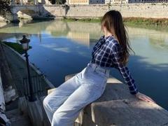 BinyLover - female with brown hair webcam at xLoveCam