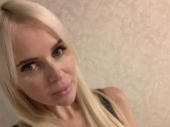 BlondieSwan - blond female webcam at xLoveCam