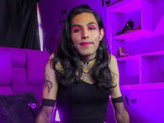 BoniGomez - shemale with black hair webcam at xLoveCam