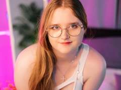 BonnieBell - blond female webcam at xLoveCam