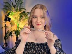 BonnieBell - blond female webcam at xLoveCam