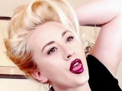 LuxNoir - blond female with  big tits webcam at xLoveCam