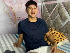 BryanTwinky - male webcam at xLoveCam