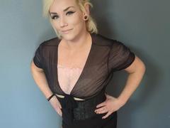 BustinBlonder - blond female webcam at xLoveCam