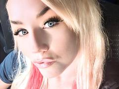 BustinBlonder - blond female webcam at xLoveCam