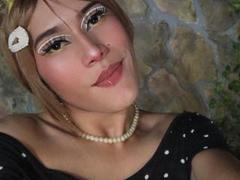 CamilaHarpeer - shemale with brown hair webcam at xLoveCam