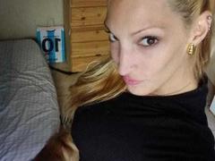 CanariaHot69 from xLoveCam