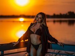 CapriceVonDe - blond female webcam at xLoveCam