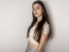 CarolinaBensy - female with brown hair and  small tits webcam at xLoveCam