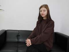 CarolineBell - female with brown hair webcam at xLoveCam