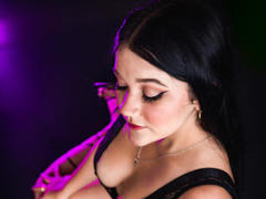 FrancescaSalvado - female with black hair and  big tits webcam at LiveJasmin