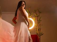 CarollMiiss - female with black hair and  small tits webcam at xLoveCam