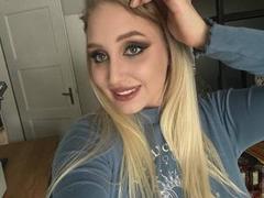 CelinaNorah - blond female webcam at ImLive