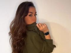 ChloePretty-hot - female with brown hair webcam at xLoveCam