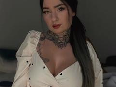 Claudiliciousxx-hot - female with black hair webcam at xLoveCam