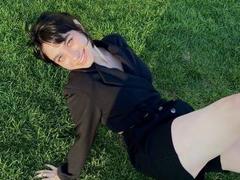 ClementineAuger - female with brown hair webcam at LiveJasmin