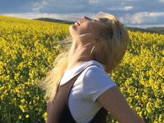 CocoMelle - blond female webcam at xLoveCam