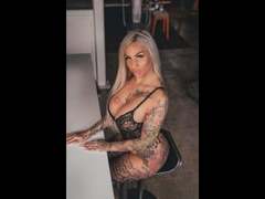 Cora-Diamond - blond female webcam at xLoveCam