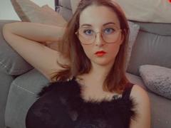 CoralieLaCoquine - female with brown hair webcam at xLoveCam