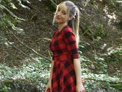 CremeDeLaCremeDE-hot - blond female webcam at xLoveCam