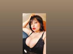CrisseltCurvyLady - female with black hair and  big tits webcam at xLoveCam