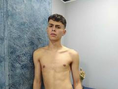 CroHott - male webcam at xLoveCam