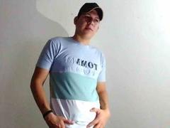 CuriousLyon - male webcam at xLoveCam