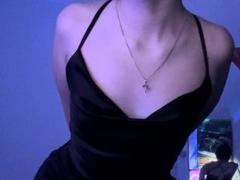 CurlySara - female with black hair webcam at xLoveCam