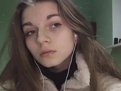 CuteMillie - female with brown hair and  small tits webcam at xLoveCam