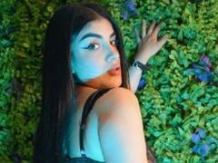 DakotaMush - female with black hair and  big tits webcam at xLoveCam