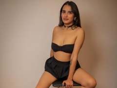 DammyAdams - female with black hair webcam at xLoveCam