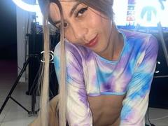 DaniTenderhot - shemale with brown hair and  small tits webcam at xLoveCam