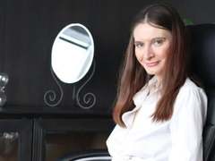 DannyDevil-hot - female with brown hair webcam at xLoveCam