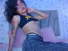 DaphneRuiz - female with black hair and  small tits webcam at xLoveCam