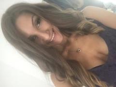 Delanniehottie - female with brown hair webcam at xLoveCam