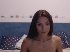 Delanniehottie - female with brown hair webcam at xLoveCam