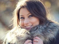 DeliceSmille - female with brown hair webcam at xLoveCam