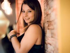 DeliceSmille - female with brown hair webcam at xLoveCam