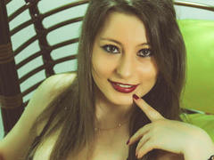 DeliceSmille - female with brown hair webcam at xLoveCam