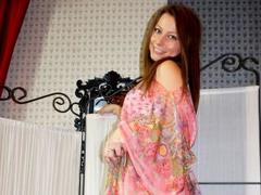 DeliceSmille - female with brown hair webcam at xLoveCam