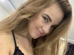 Diamond69X - female with brown hair webcam at xLoveCam