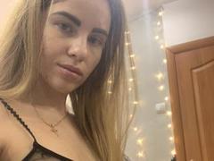 Diamond69X - female with brown hair webcam at xLoveCam