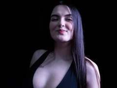 DiiantheColette - female with brown hair webcam at xLoveCam