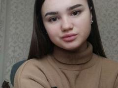 DilliHot - female with brown hair webcam at xLoveCam