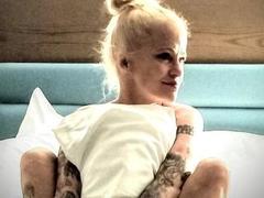 DixieLove - blond female webcam at xLoveCam