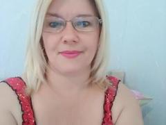 DreamyShirley - female with brown hair webcam at xLoveCam