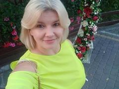 DreamyShirley - female with brown hair webcam at xLoveCam